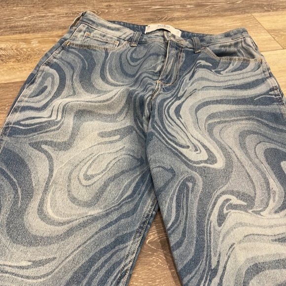 Hollister curvy high rise mom jean 28 (7r) - Picture 2 of 8